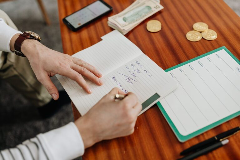 Simple Budget Habits for Everyday Life: Easy Tips to Save and Spend Wisely